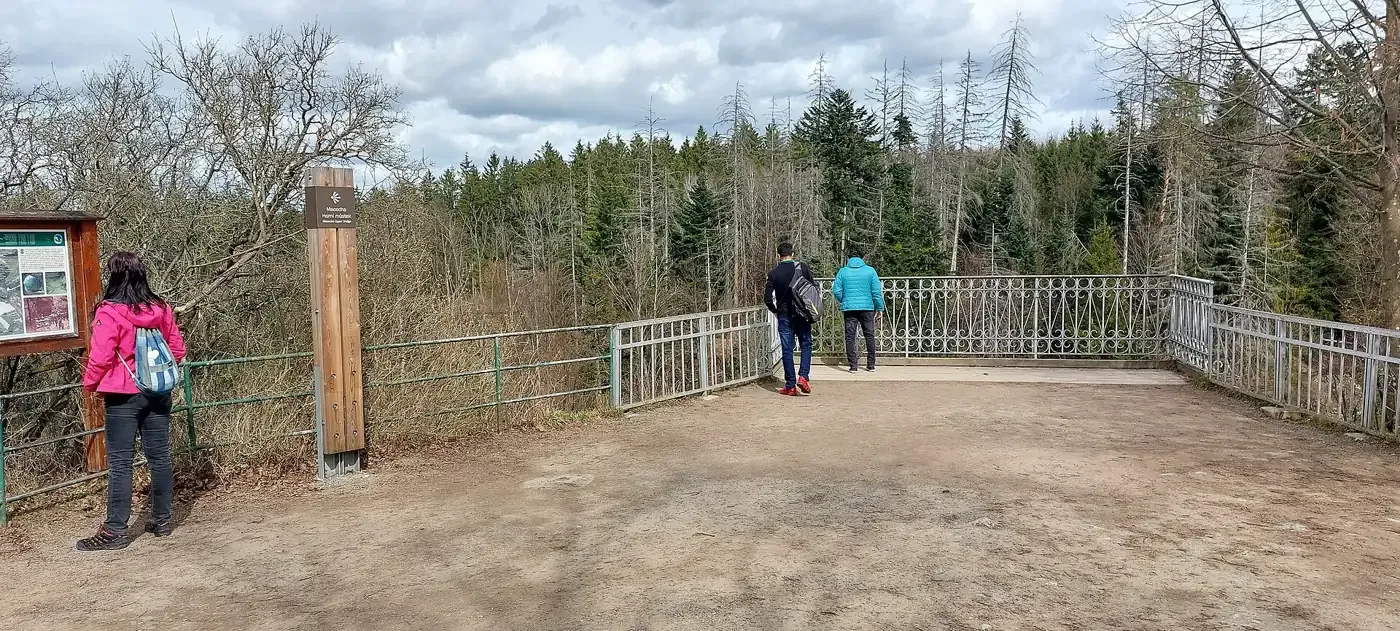 Vyhlídka nad propastí Macocha na naučné stezce